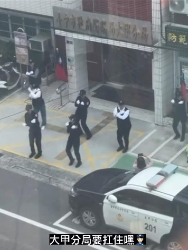 大甲警分局指出，为配合113年金融机构防抢演练宣导，以年关三科目为主题：「防抢、肃窃、打诈」，员警发挥创意大跳「科目三」舞蹈，协助拍摄宣导影片。（摘自记者爆料网提供／张妍溱台中传真）