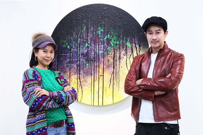 Darren（右）與陳玉庭2人共同創作Qpee隨心玩。（杰威爾音樂提供）