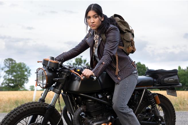 阿拉奎独挑大梁演出《回声女》。（Disney＋提供）