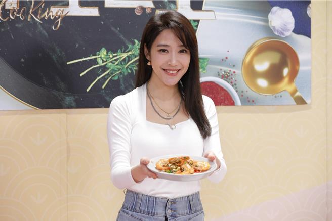 依依今出席料理节目。（东森购物提供）