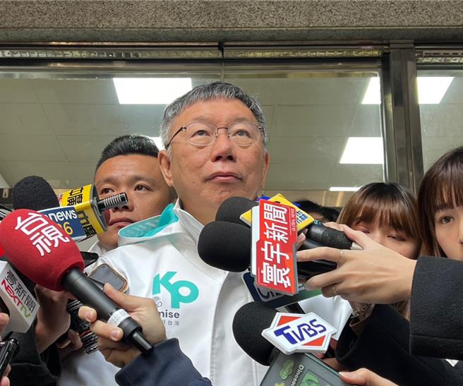 民眾黨總統候選人柯文哲表示，現在臨時要公開也很麻煩，別人也會有疑問為什麼兩年前不公開？（張亦惠攝）