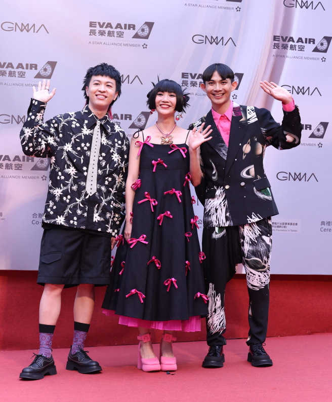 第34届金曲奖星光大道。图为大象体操。（陈俊吉摄）