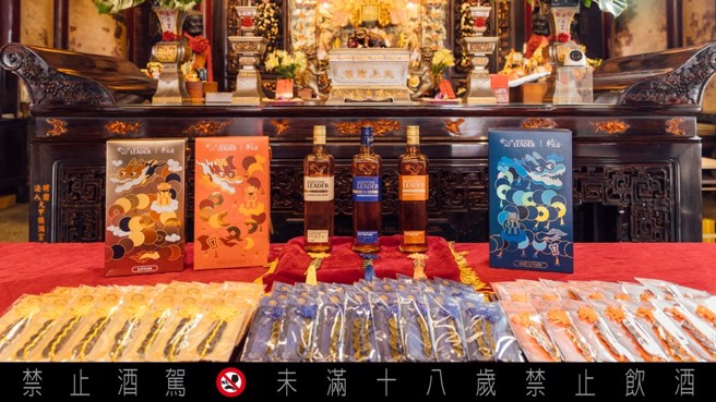 每一款「祥龍迎春五寶幣」皆由專人送往新港奉天宮過爐開光。(圖/業者提供)