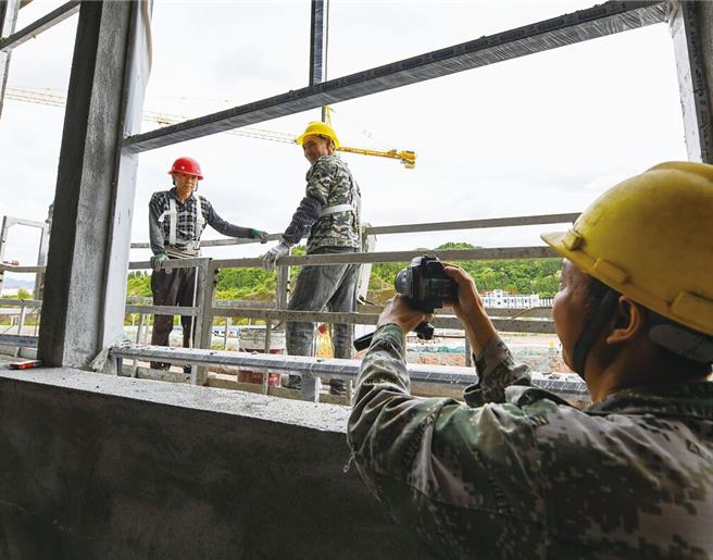 为实施人才强国战略与就业优先战略，大陆人社部近日发布文件，将对农民工族群展开大规模、多形式的职业技术培训。（图／新华社）