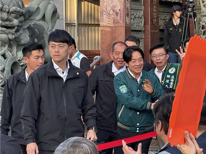 赖清德5日下午连赶麻豆、佳里辅选郭国文。（曹婷婷摄）