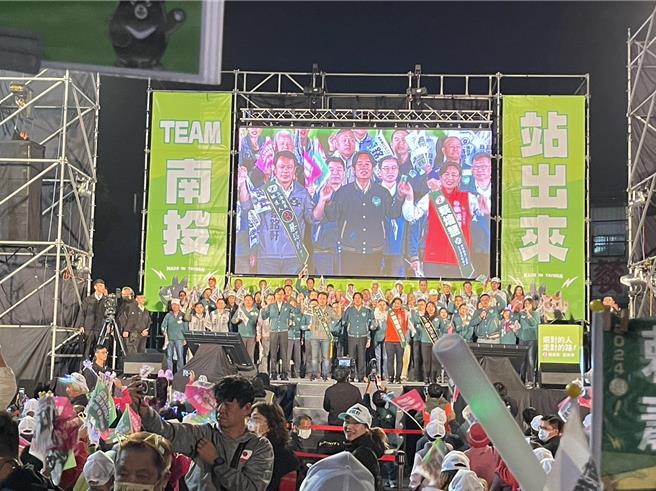 民進黨副總統賴清德團隊5日晚間至南投縣草屯鎮造勢，為黨籍立委蔡銘軒、蔡培慧輔選。（楊靜茹攝）