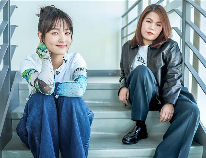 導演柯貞年（右）誇讚王淨潛力無窮。（粘耿豪攝）