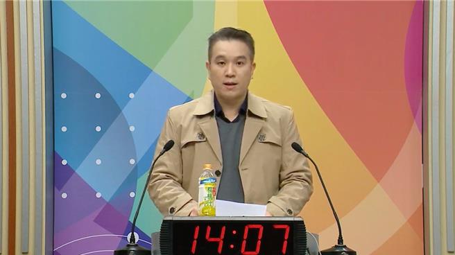 无党籍黄杰阳主张要课徵房屋税3.0，同时要罚写道德经，关多久写多久。（徐佑升摄）