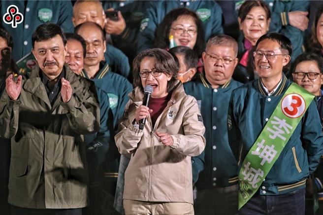 民进党副总统候选人萧美琴5日晚间到三重替李坤城站台。（杜宜谙摄）