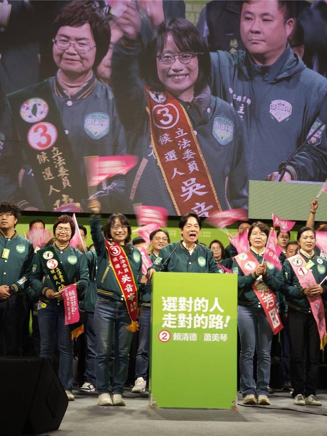 民進黨總統候選人賴清德5日晚間到彰化縣溪湖鎮參加造勢大會，並為同黨4名女力立委候選人站台輔選。（吳音寧競選總部提供／孫英哲彰化傳真）