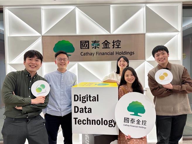 国泰今年徵才主打「未来影响家」，强调工作、生活一起前进，范畴包含五大职系，总计徵才逾7000人。(国泰金控提供／洪凯音台北传真)