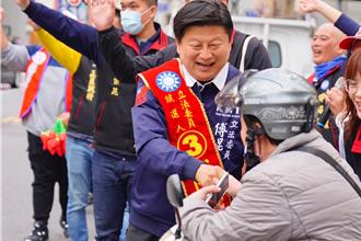 花蓮選前黃金週 傅崐萁夫妻同掃街、張美慧分身勤拜票