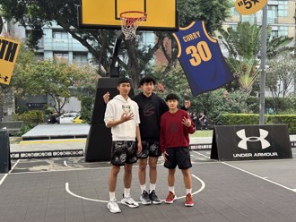 篮球》ShootLikeCurry三分球大赛登场 陈将双技高一筹