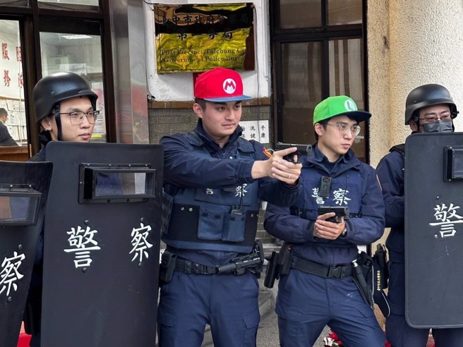 台中警一分局防抢演练。（翻摄画面）