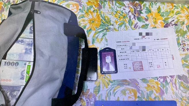 高雄前镇区许姓老翁误信诈骗投资群组，投入3600万元资金后发现领不出利息，报警求助。诈骗集团日前企图再引诱许翁投资820万元，许翁不但报警还配合演戏，成功引诱车手到家中取款，警方当场成功逮人。（高市前镇分局提供／袁庭尧高雄传真）