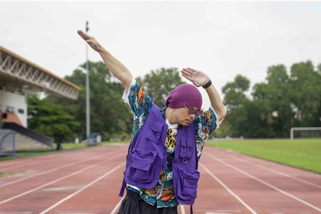 黄明志日前拍摄新歌〈Super Hero〉MV。 （亚洲通文创提供）