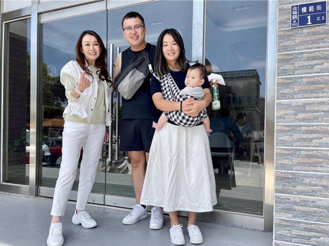 「阿布肠粉」妇唱夫随（右）共创美食品牌。（ 靓格国际提供）