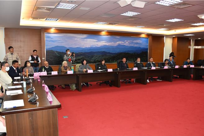 苗栗县谘商心理师公会6日在县府大楼举行成立大会。（谢明俊摄）