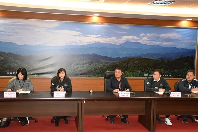 苗栗县谘商心理师公会6日在县府大楼举行成立大会。（谢明俊摄）