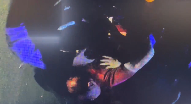 警方压制画面。（图 / 刘咏韵翻摄）