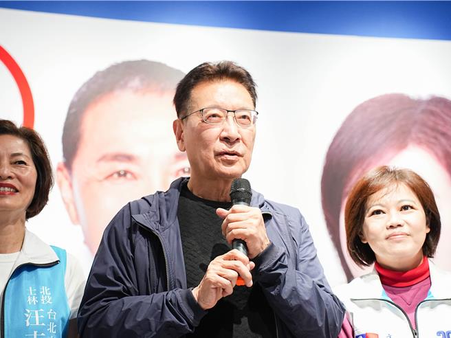 趙少康直言「聯合政府是誰先提出來的？原來柯文哲在吃我們的豆腐嗎？」。(黃敬文攝)