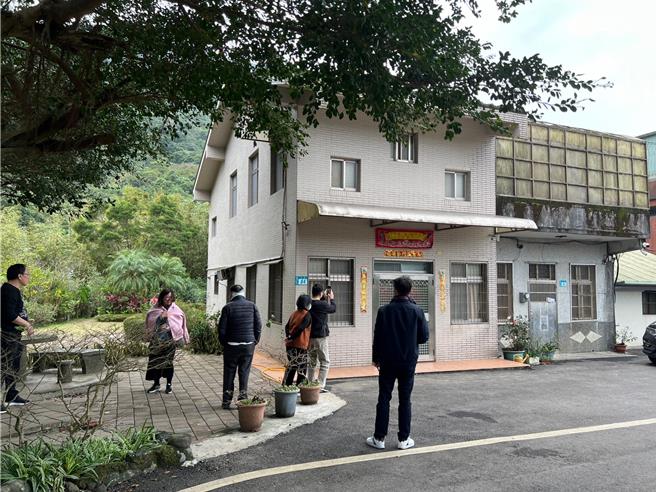 「赖皮寮」每天都有200至300名游客。（王扬杰摄）