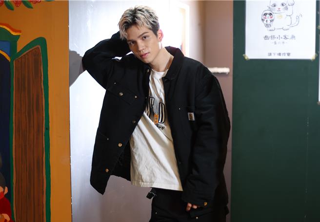 派偉俊最近發行第二張個人創作專輯《去妳的假日》獲好評。（陳俊吉攝）