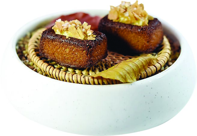 餐後茶點〈蕎麥蛋糕〉有用到醬油提味。圖／姚舜