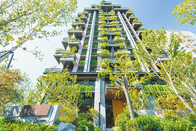 「陆府观森」为台中第3件申请、第2个落成的宜居阳台案。（陆府建设提供／王莫昀台北传真）