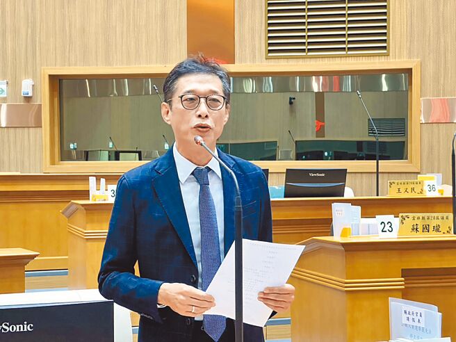 云林县议员萧慧敏因贿选案当选无效，前口湖乡长林哲凌递补，云林县议会5日举行林哲凌递补当选议员宣誓就职典礼。（周丽兰摄）