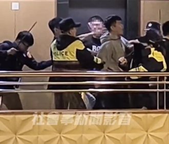 相約歡唱卻爆衝突 嘉市KTV群毆 拍片者唱起黑桃A配樂