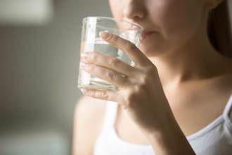 身體缺水4徵兆 恐害慘心臟！專家推加3味讓水變好喝