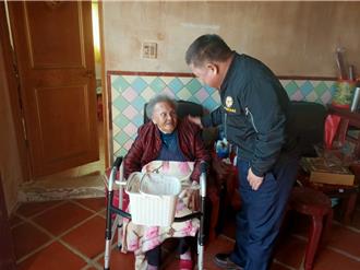 金門榮服處寒冬送暖 贈年長榮民毛毯保暖提早賀新春