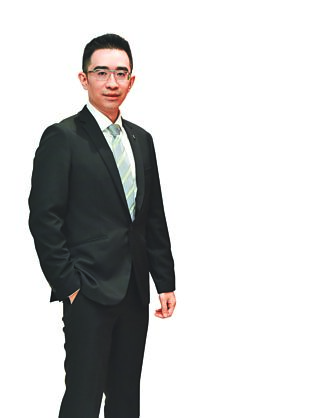 信義房屋董事長周耕宇 二代接班路 朝抵抗力大的路走