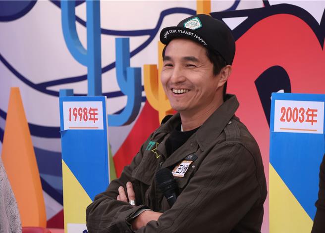 王少偉上節目分享出道辛酸。（中天綜合台提供）