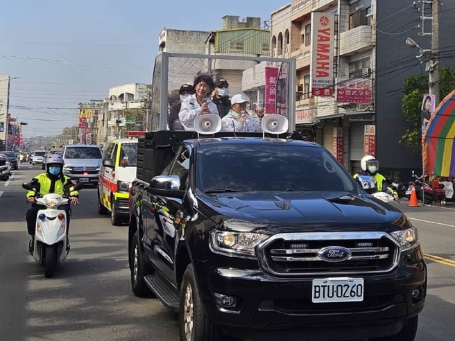 陈佩琪南彰化车队扫街 铁杆粉丝寒风中骑机车相随（民眾党提供／孙英哲彰化传真）