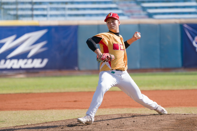 輔仁大學先發投手游竣䒴用138球完投9局，投出9次三振、失3分僅1責失。（大專體總提供）