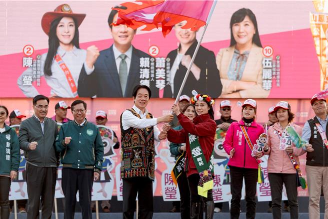 民进党总统候选人赖清德在桃园参加原民造势嘉年华，拉拢各族群称自己是原民好朋友。（民进党提供／吕筱蝉桃园传真）