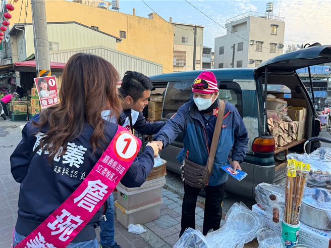 国民党海区立委候选人詹琬蓁周末与青年竞选团队全力衝刺，陆续到渔市场、菜市场和夜市拜票。（詹琬蓁竞选团队提供／吕妍庭嘉义传真）