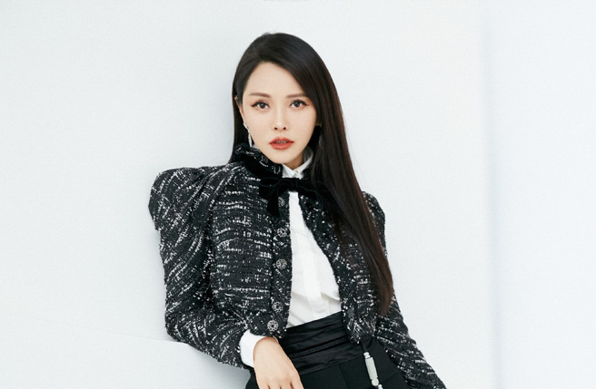 伊能静直播与婆婆同框，展现婆媳好感情。（图／伊能静工作室微博）