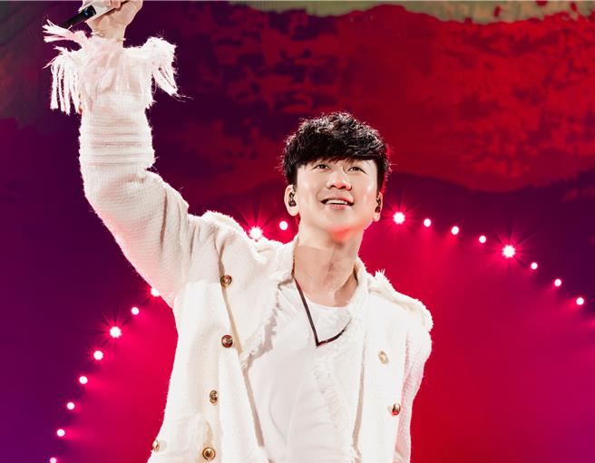 林俊傑日前在江蘇衛視跨年晚會上飆唱12首歌。（JFJ PRODUCTIONS提供）