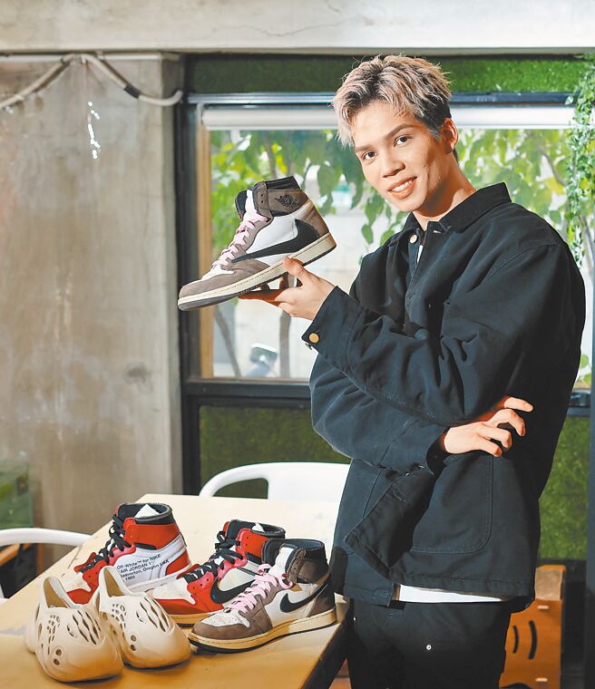 派偉俊私下喜歡收藏精品鞋款，最有意義的是周杰倫送他的Air Jordan限量鞋。（陳俊吉攝）