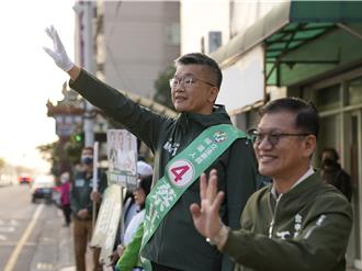 清晨現身站路口 蔡其昌：天道酬勤選民看得到