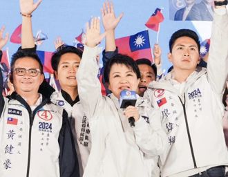 台中造勢盧秀燕一席話太暖了！全網瘋喊：為侯康大加分