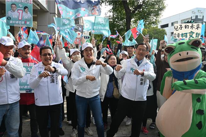 民眾党副总统候选人吴欣盈大跳应援舞。（李京升摄）