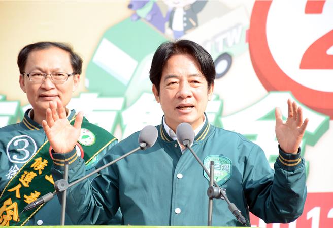 國民黨副總統候選人趙少康喊話對岸選前陸機別來，民進黨總統候選人賴清德(右)8日批：都是為了選舉。(林和生攝)