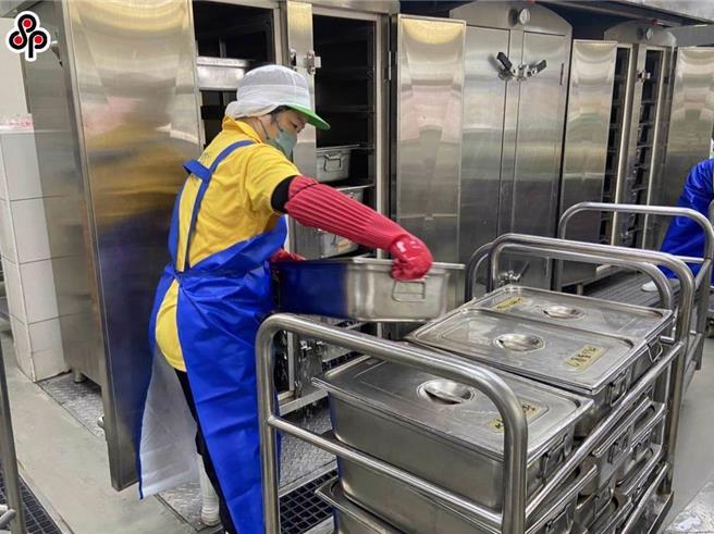 2011年新北市积穗国小营养午餐桶长蛆，其后检调查出有38名中小学校长、数名主任和评选委员涉收厂商贿赂，20名校长已被判有罪定谳。（示意图与新闻报导无关／本报资料照片 ）