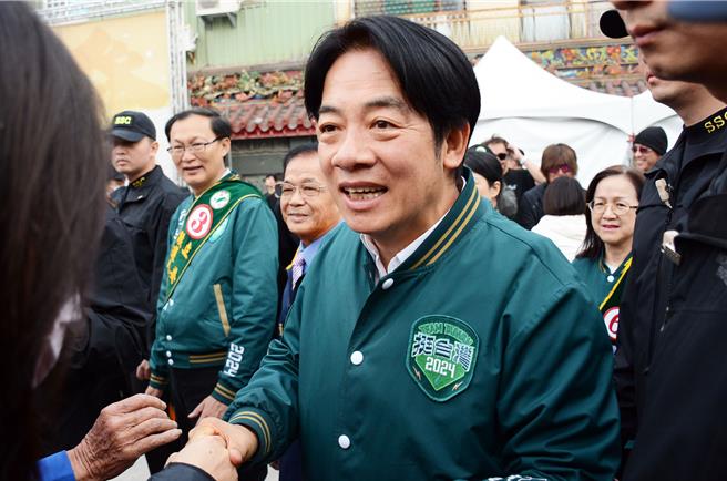 国民党质疑民进党总统候选人赖清德(中)台南土地一年暴涨800万，赖8日回应：典型抹黑造谣。(林和生摄)