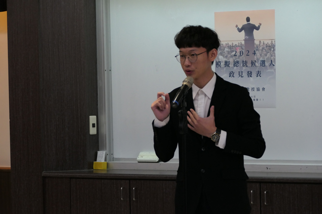 冠军得主黄家升就读东海大学外国语文学系，政见着重在臺湾教育。(戴志扬翻摄)