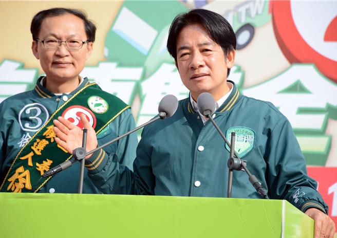 名醫示警綠營醫界票鬆動，民進黨總統候選人賴清德(右)8日喊話，希望大家鼎力支持。(林和生攝)